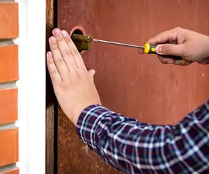 Lock Locksmith Tech Colorado Springs, CO 719-315-3314 - garage-door-locks
