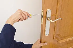 Lock Locksmith Tech Colorado Springs, CO 719-315-3314 - lock-changing